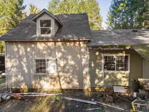 571 Briar Ln, Selma, OR 97538