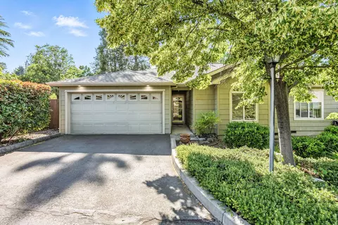 2130 Birchwood Ln, Ashland, OR 97520