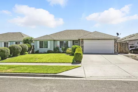 2052 Kingswood Dr, Medford, OR 97501