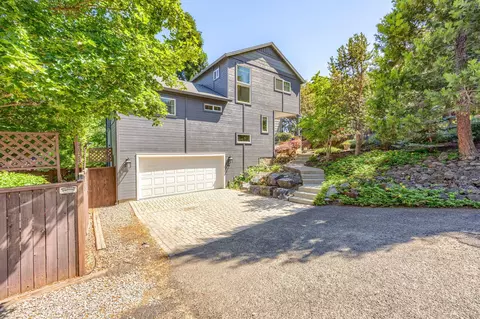 425 S 1st St, Jacksonville, OR 97530