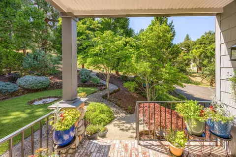 425 S 1st St, Jacksonville, OR 97530