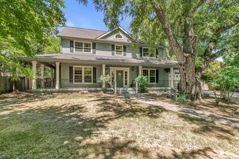 245 Jackson Creek Dr, Jacksonville, OR 97530