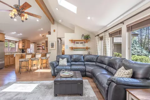57651 Dutchman Ln #2, Sunriver, OR 97707