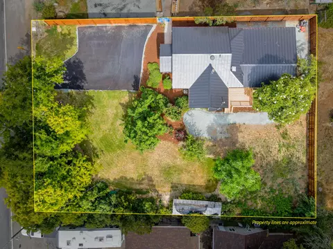 1907 Fruitdale Dr, Grants Pass, OR 97527