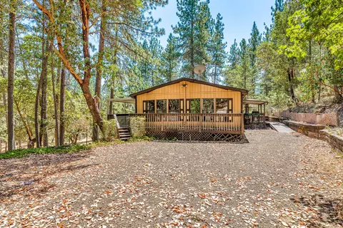 363 Kitty Dr, Eagle Point, OR 97524