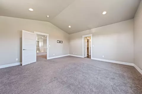 Bedroom - 19692 Aspen Ridge Dr, Bend, OR 97702 photo 5 of 6