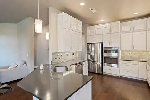 Kitchen - 19692 Aspen Ridge Dr, Bend, OR 97702 photo 2 of 4