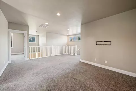 Living - 19692 Aspen Ridge Dr, Bend, OR 97702 photo 3 of 4