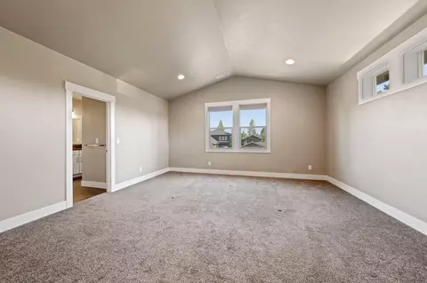 Bedroom - 19692 Aspen Ridge Dr, Bend, OR 97702 photo 6 of 6