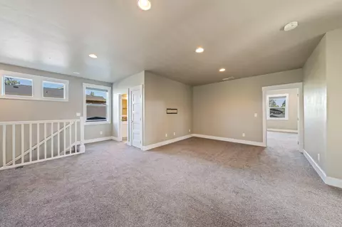Living - 19692 Aspen Ridge Dr, Bend, OR 97702 photo 4 of 4