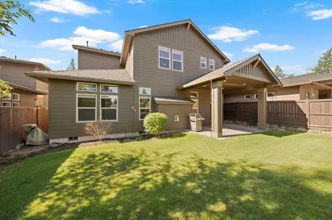 Exterior - 19692 Aspen Ridge Dr, Bend, OR 97702 photo 4 of 14