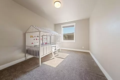 Bedroom - 19692 Aspen Ridge Dr, Bend, OR 97702 photo 4 of 6