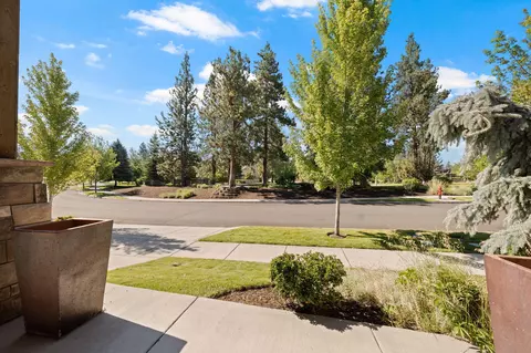 Exterior - 19692 Aspen Ridge Dr, Bend, OR 97702 photo 8 of 14