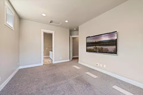 Bedroom - 19692 Aspen Ridge Dr, Bend, OR 97702 photo 1 of 6