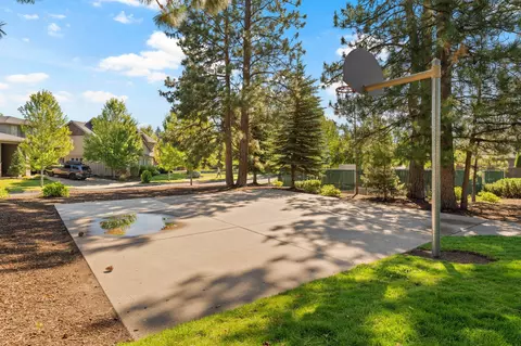 Exterior - 19692 Aspen Ridge Dr, Bend, OR 97702 photo 13 of 14