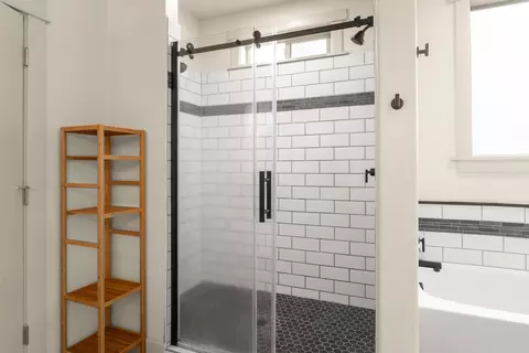 Bath - 63227 Brad St, Bend, OR 97701 photo 2 of 6