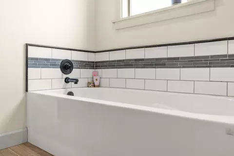 Bath - 63227 Brad St, Bend, OR 97701 photo 3 of 6