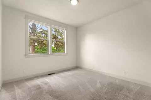 Bedroom - 63227 Brad St, Bend, OR 97701 photo 3 of 4