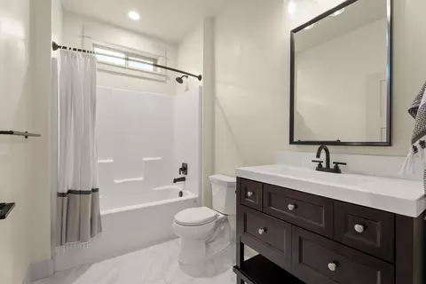 Bath - 63227 Brad St, Bend, OR 97701 photo 6 of 6