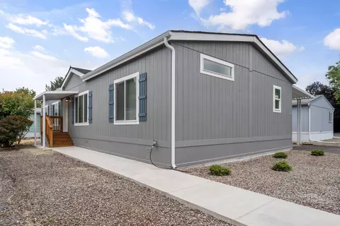 115 Orangewood Dr, Grants Pass, OR 97526