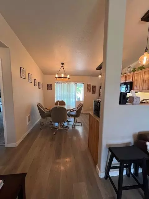 Dining - 822 Scenic Loop, Culver, OR 97734 photo 1 of 1