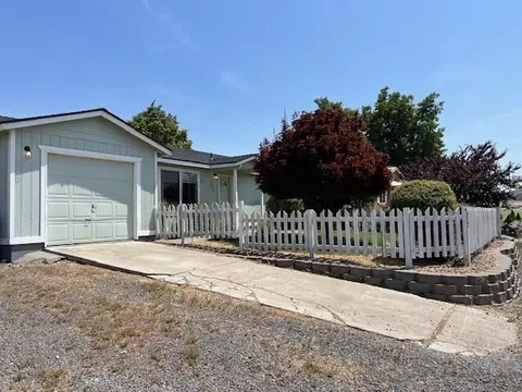 Exterior - 822 Scenic Loop, Culver, OR 97734 photo 3 of 10