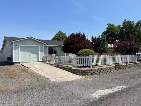 Exterior - 822 Scenic Loop, Culver, OR 97734 photo 4 of 10
