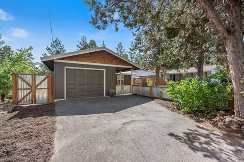 426 SE Douglas St, Bend, OR 97702 photo 2