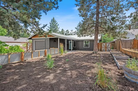 426 SE Douglas St, Bend, OR 97702