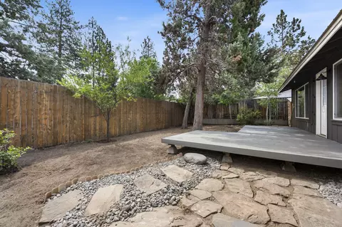 426 SE Douglas St, Bend, OR 97702 photo 27