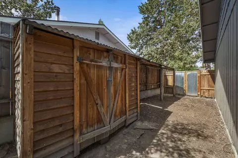 426 SE Douglas St, Bend, OR 97702 photo 30