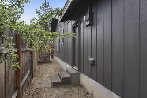426 SE Douglas St, Bend, OR 97702 photo 28