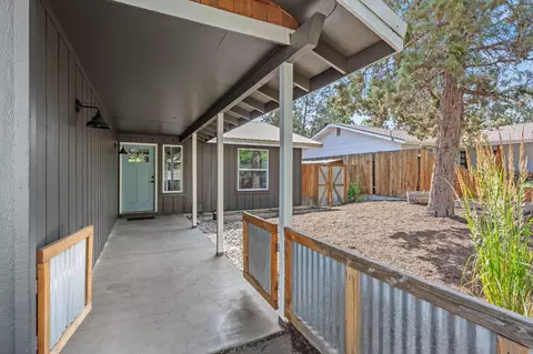 426 SE Douglas St, Bend, OR 97702 photo 3