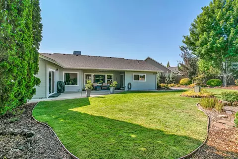 Exterior - 1620 Pacific Ln, Phoenix, OR 97535 photo 12 of 13