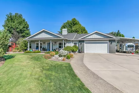 1620 Pacific Ln, Phoenix, OR 97535