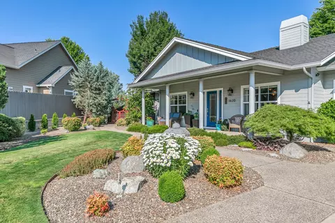 Exterior - 1620 Pacific Ln, Phoenix, OR 97535 photo 4 of 13
