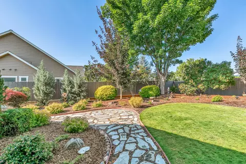Exterior - 1620 Pacific Ln, Phoenix, OR 97535 photo 8 of 13