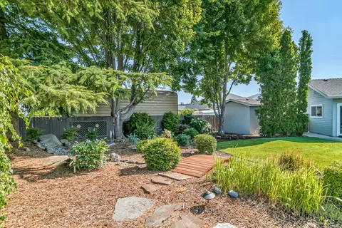 Exterior - 1620 Pacific Ln, Phoenix, OR 97535 photo 10 of 13