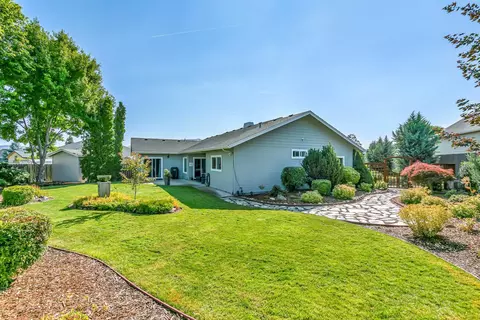 Exterior - 1620 Pacific Ln, Phoenix, OR 97535 photo 9 of 13