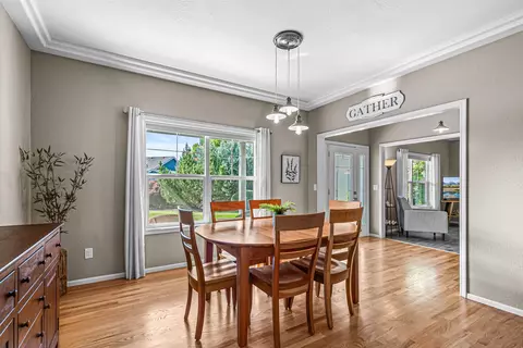 Dining - 1620 Pacific Ln, Phoenix, OR 97535 photo 2 of 2