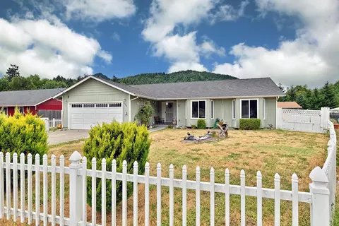 328 Outback Ln, Glendale, OR 97442