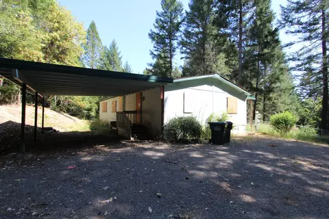 541 Lake Shore Dr, Selma, OR 97538