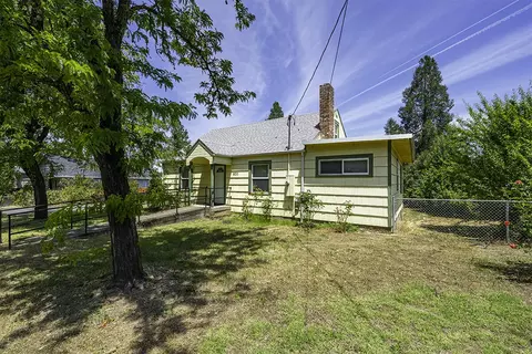 900 N Rose St, Phoenix, OR 97535