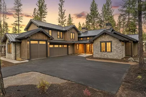 56393 Elk Run Dr #419, Bend, OR 97707