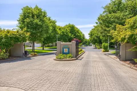 617 Cherrywood Dr, Medford, OR 97504