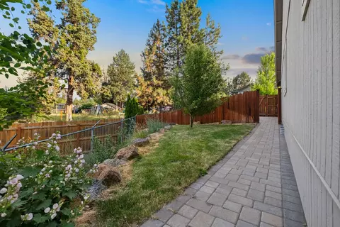 20392 SE Lois Way, Bend, OR 97702 photo 25