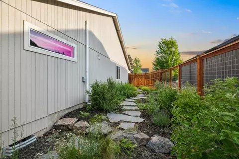 20392 SE Lois Way, Bend, OR 97702 photo 29
