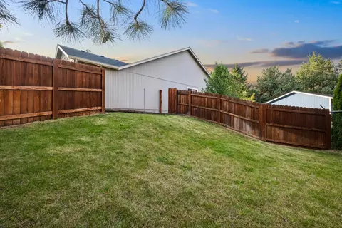 20392 SE Lois Way, Bend, OR 97702 photo 28