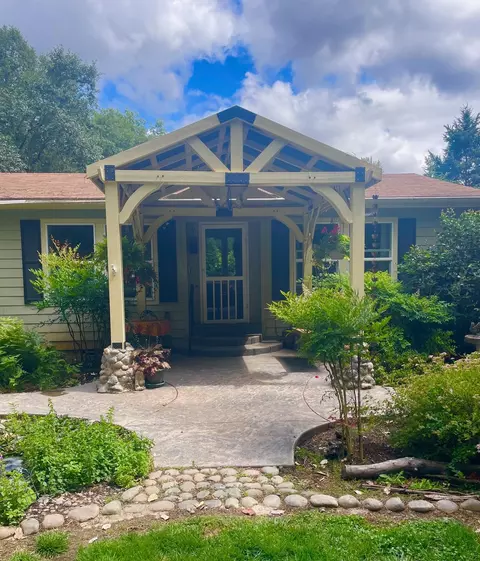 8356 Lower River Rd, Grants Pass, OR 97526