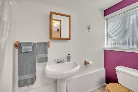 Bath - 52300 Barberry Cir, La Pine, OR 97739 photo 5 of 5